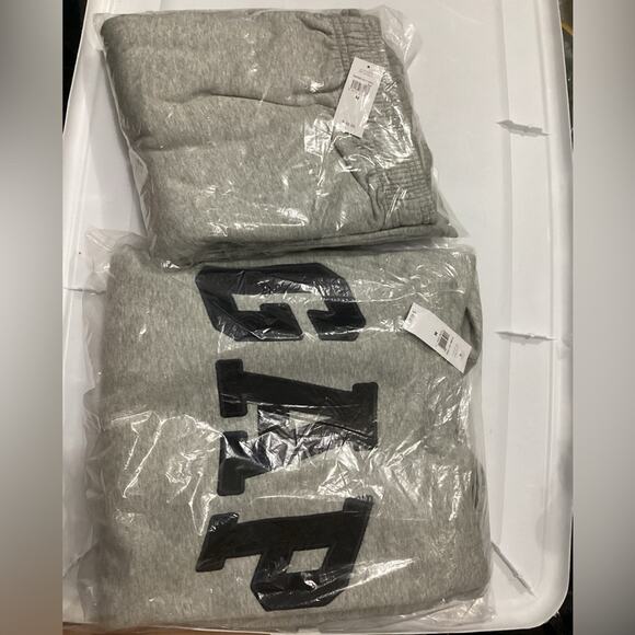 GAP Light Gray Men’s Hoodie and Joggers Set MSRP $100 Size M - Picture 5 of 6